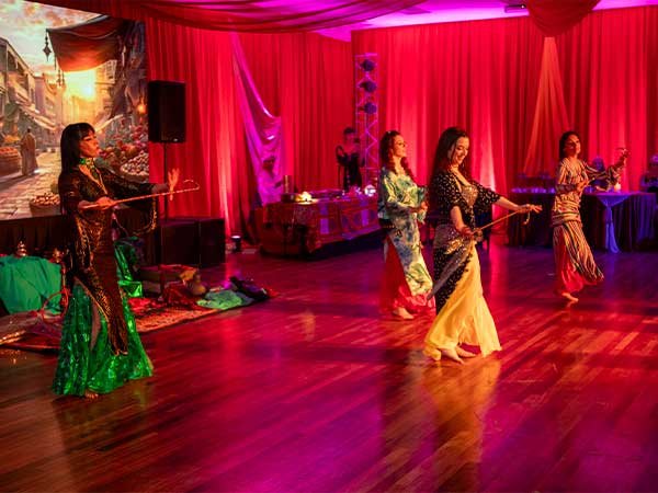 Danzas del desierto y baile con invitados